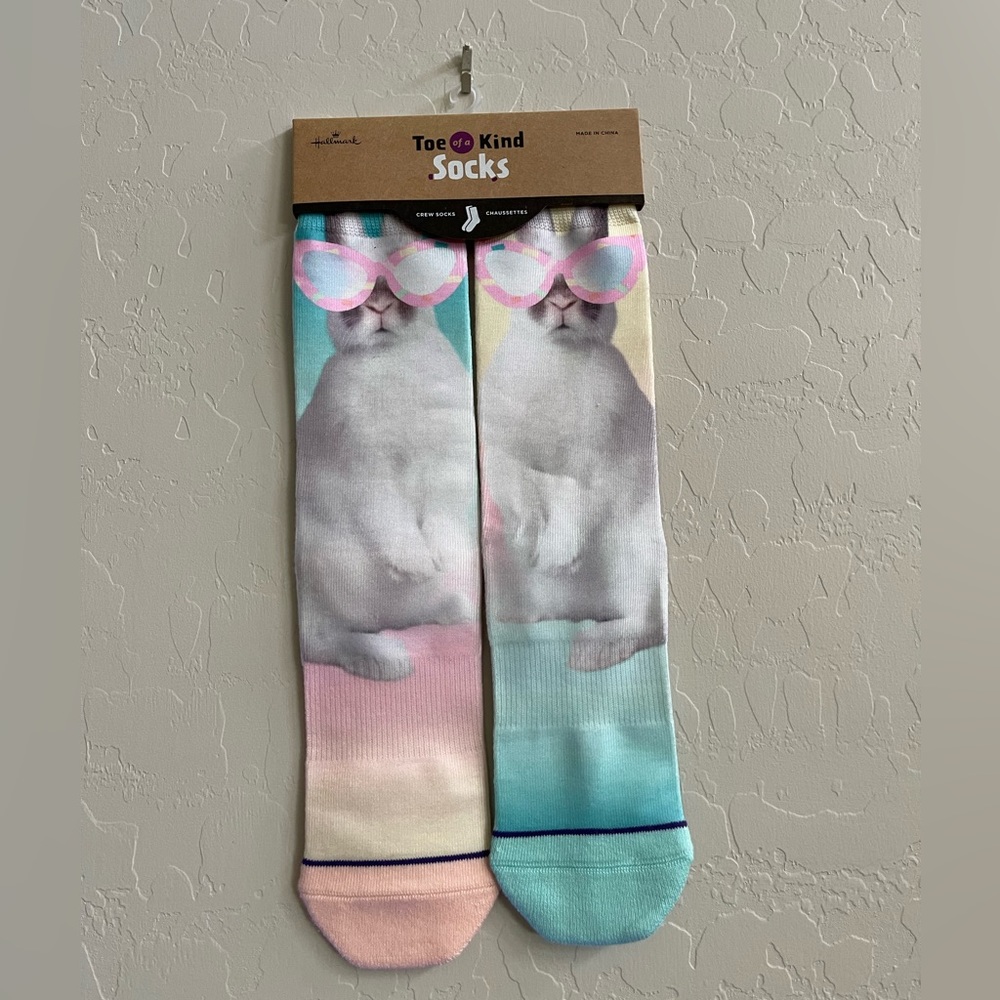 Bunny wearing sunglasses, new, socks brand sold at Hallmark, ToeofaKind